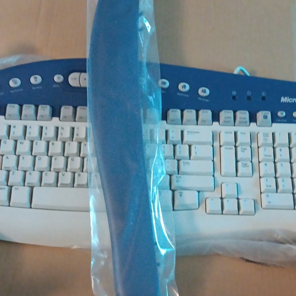 Microsoft Multimedia Keyboard - Picture 6 of 11